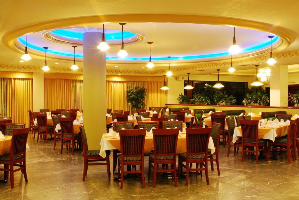 Royal Garden Reynosa Hotel Bagian luar foto