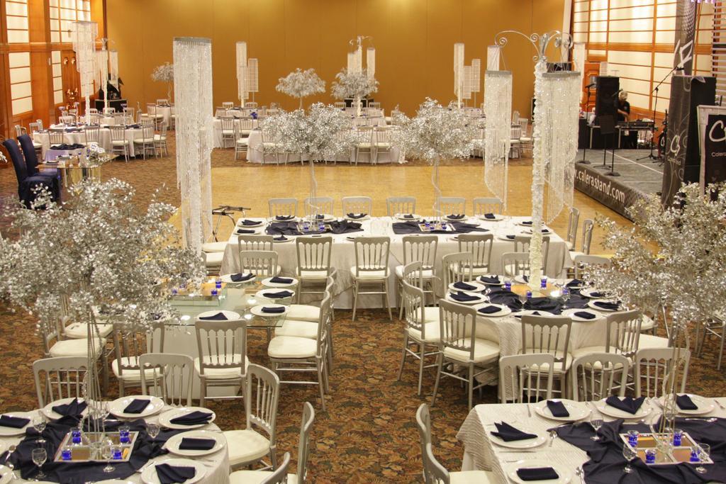 Royal Garden Reynosa Hotel Bagian luar foto